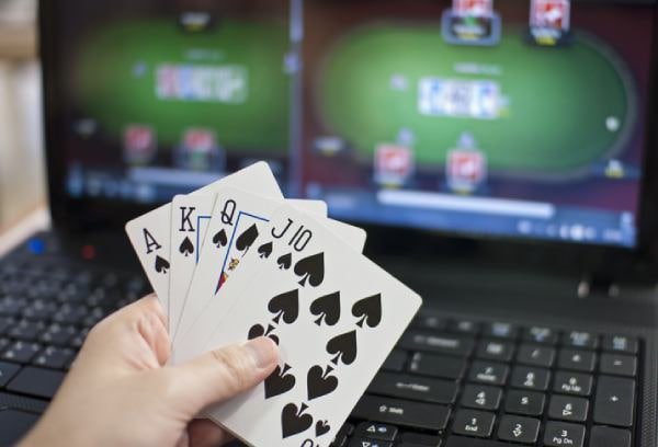 Filipino player enjoying live roulette session on pr777 mobile